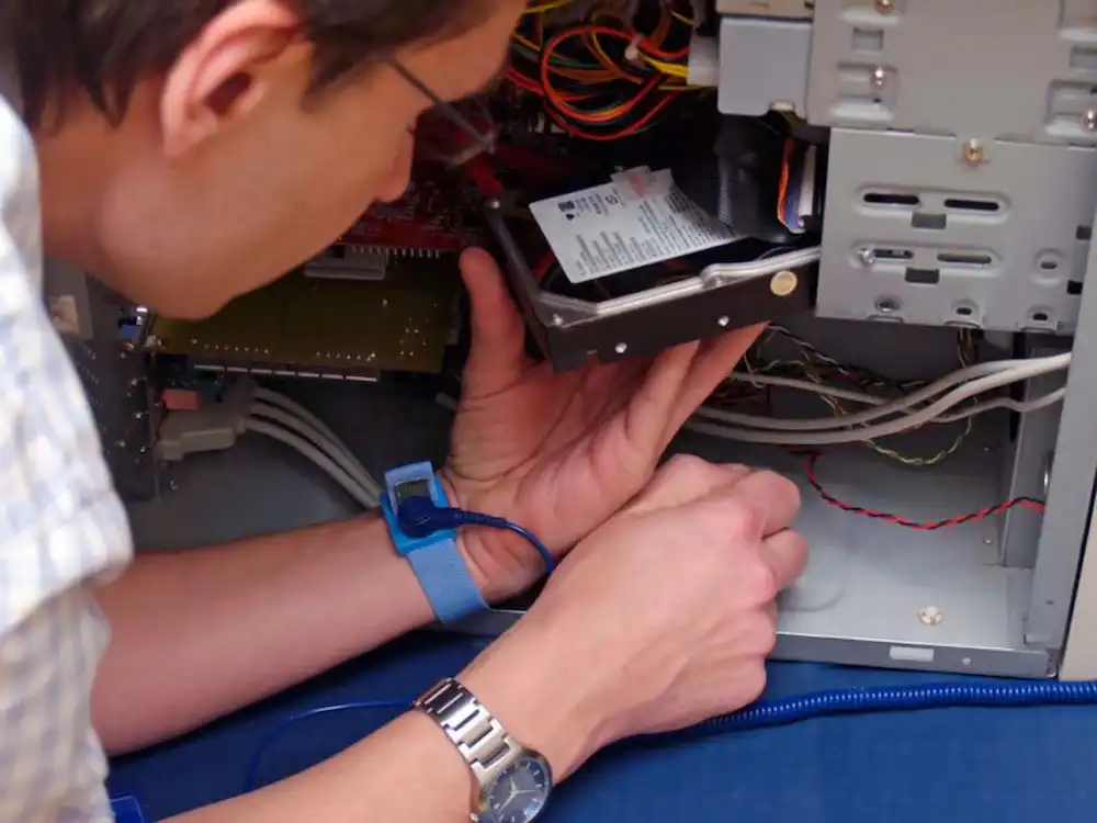 Замена и установка HDD в Шатуре